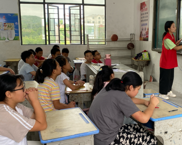 学生们则需求自主判断其是否契合自己的需求并进一步提出修改 学生们则需求自主判断其是否契合自己的需求并进一步提出修改